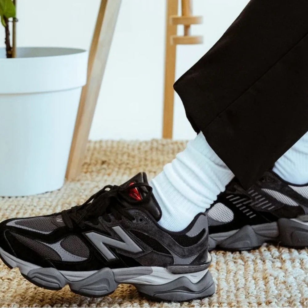 Size 6 New balance 9060 Black Castlerock - Picture 1 of 8